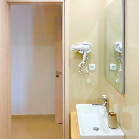 Lefkada House With Private Yard Parking 2 *