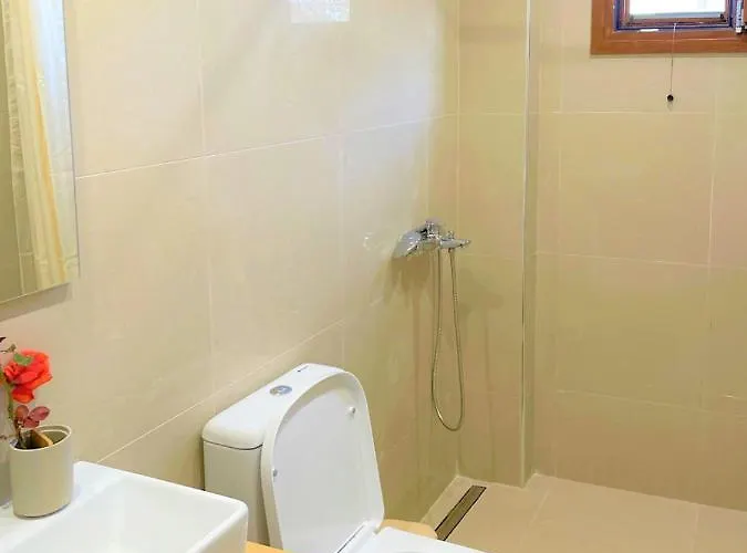 Lefkada House With Private Yard Parking 2 *